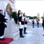 Unità nazionale, Mattarella depone corona di alloro all’Altare della Patria
