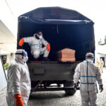 Coronavirus, a Bergamo l'arrivo dei carri funebri al cimitero è non stop