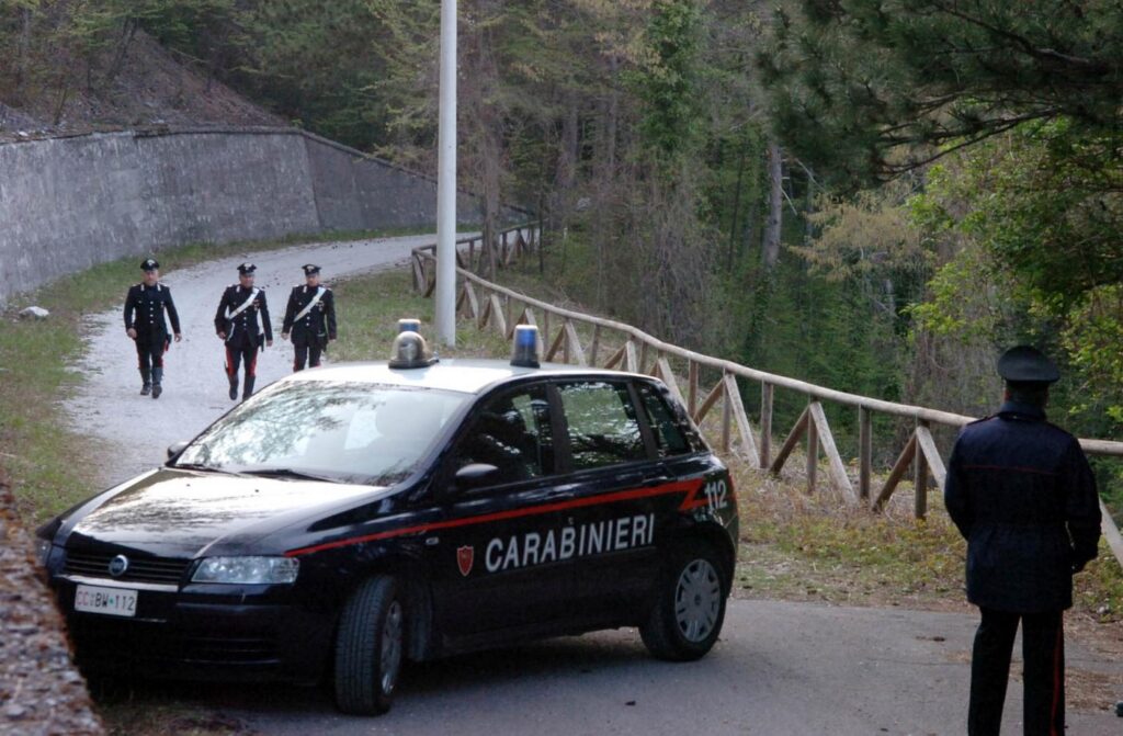 Femminicidio In Provincia Di Ascoli Piceno Enne Uccide La Moglie A