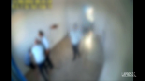 Torture in carcere a Foggia, arrestati 10 agenti: le immagini dei pestaggi