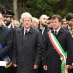 Covid, Gentiloni a Bergamo: “Immagini dei camion militari scossero il mondo”