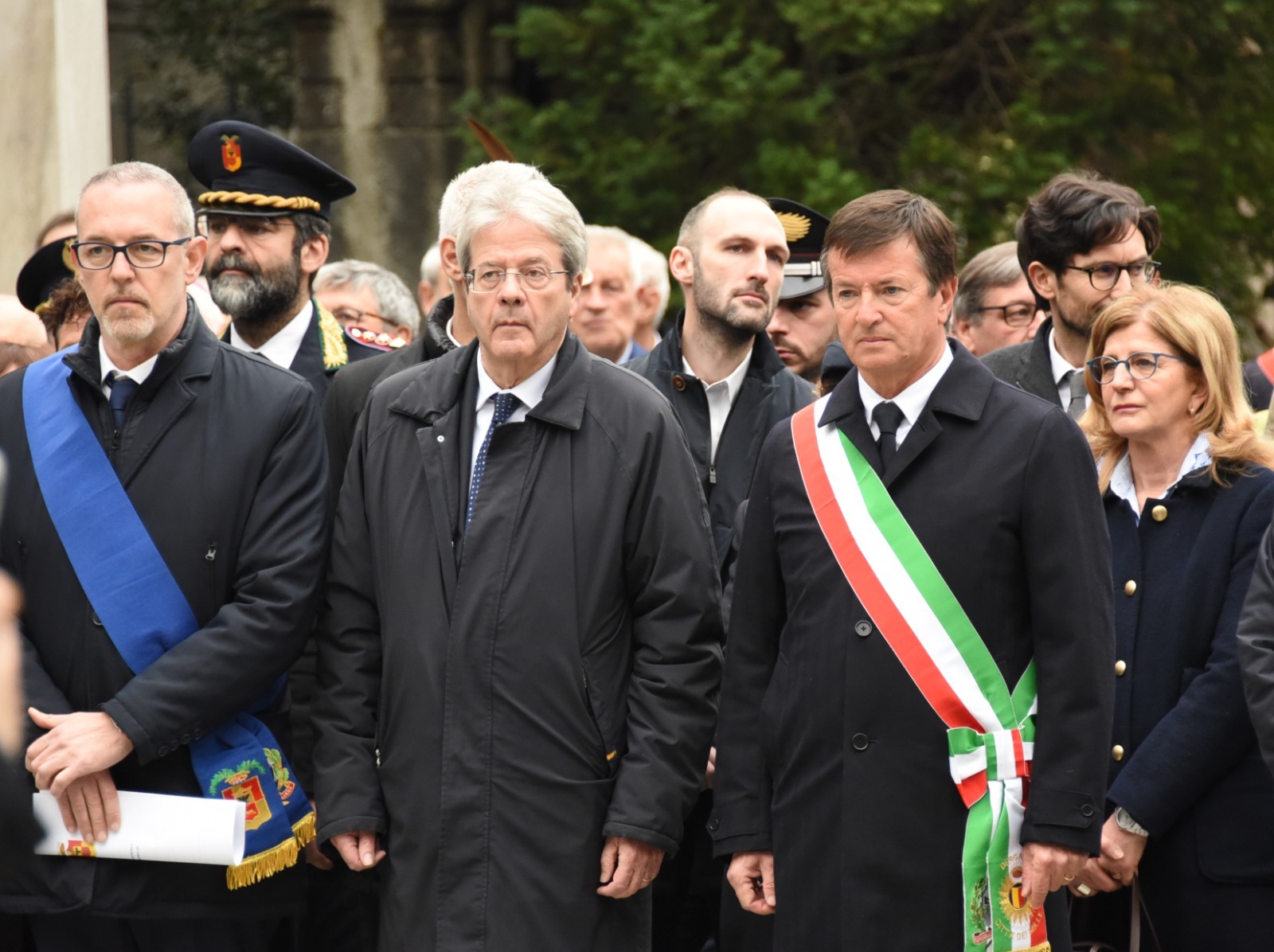 Covid, Gentiloni a Bergamo: “Immagini dei camion militari scossero il mondo”