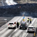 Islanda, eruzione vulcano: la lava invade le strade