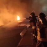 Genova, incendio distrugge 8 barche nel porto turistico di Prà