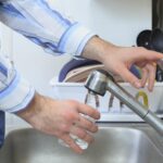 Bollette, spesa media per l’acqua a famiglia di 478 euro nel 2023