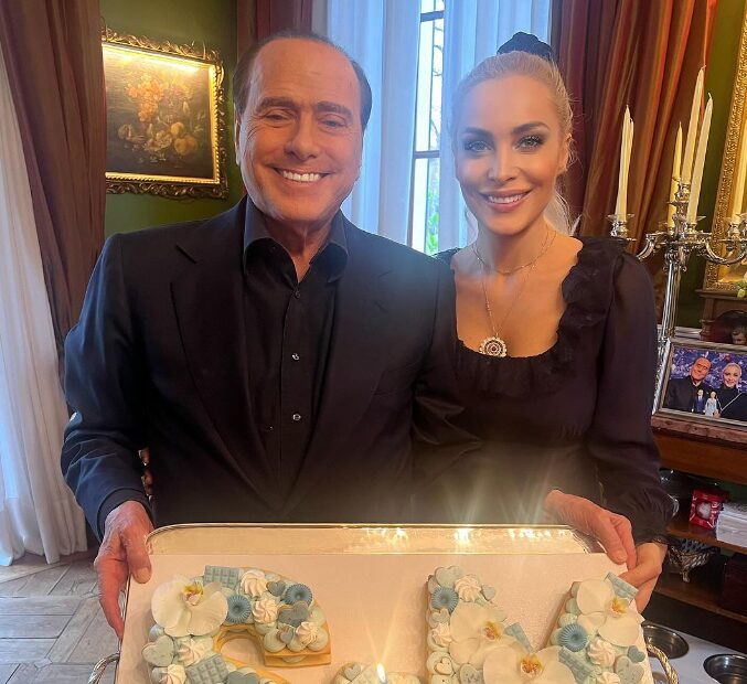 Marta Fascina posta foto con Berlusconi: “Uniti per sempre”