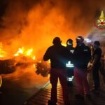 Genova, incendio al porto: barche distrutte