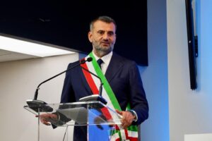 Bari, il sindaco Decaro: “Da Piantedosi atto di guerra contro città”