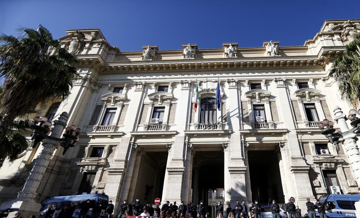 Scuola, manuali di storia filo Putin: verifiche Ministero