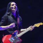 Chiuse indagini per frontman Placebo, diffamò Meloni dal palco: rischia processo