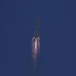 Cina, Pechino lancia nuovo satellite per comunicazioni Terra-Luna