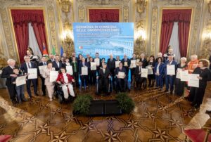 Mattarella consegna onorificenze a cittadini-eroi: “Solidarietà costruisce futuro”