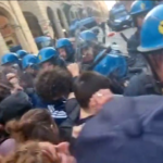 Bologna, scontri tra studenti e polizia: 2 agenti feriti