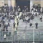 Padova, invasione campo durante match con Catania all’Euganeo: l’intervento della polizia