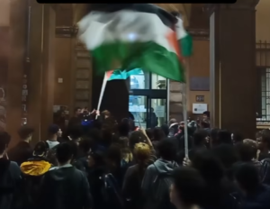 Bologna, scontri tra studenti e polizia