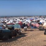 Gaza, distribuito cibo nel campo profughi di Muwasi