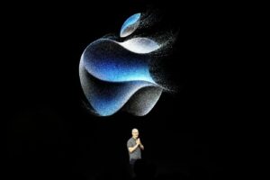 Il CEO di Apple Tim Cook all’annuncio di nuovi prodotti nel campus Apple