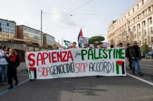 Rona - Manifestazione pro Palestina in corteo dall’università La Sapienza fino alla facoltà di Psicologia