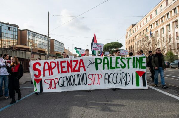 Rona - Manifestazione pro Palestina in corteo dall’università La Sapienza fino alla facoltà di Psicologia