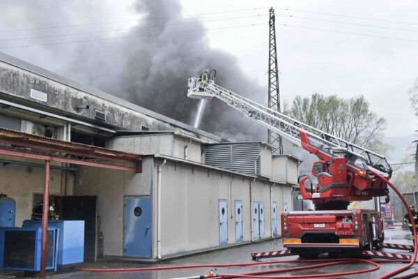 Incendio alla Manifatturra di Albino: distrutto il magazzino del cotone