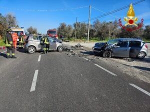Brindisi, scontro tra due auto: tre morti