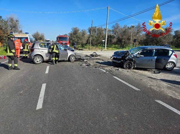 Brindisi Scontro Tra Due Auto Tre Morti Lapresse