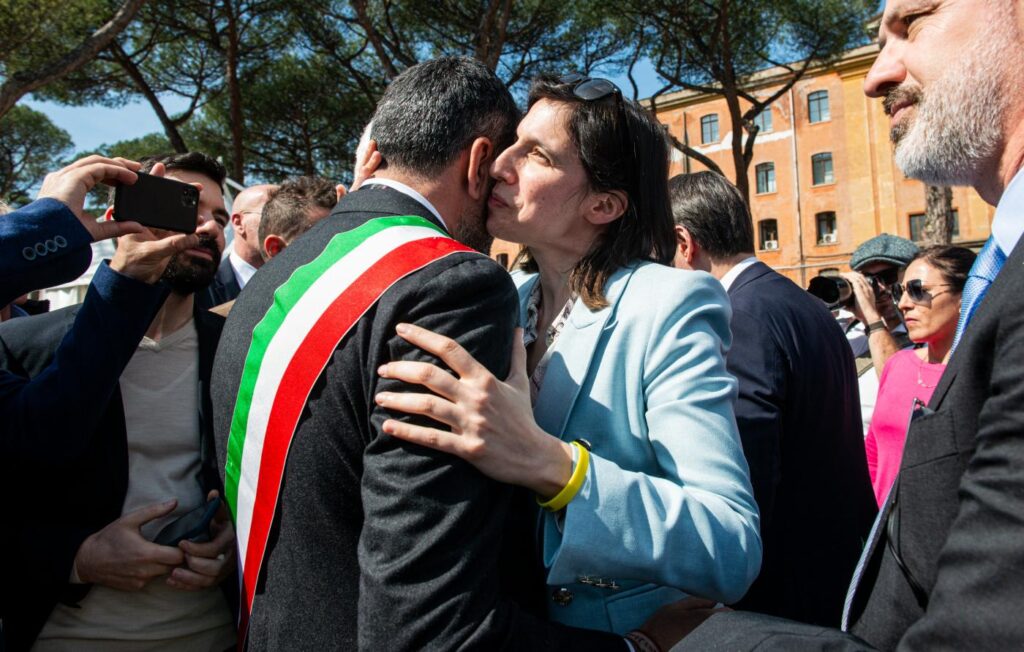 Galleria foto '100mila a Roma contro le mafie: dall’abbraccio Decaro-Schlein al discorso di Ciotti' - foto 6
