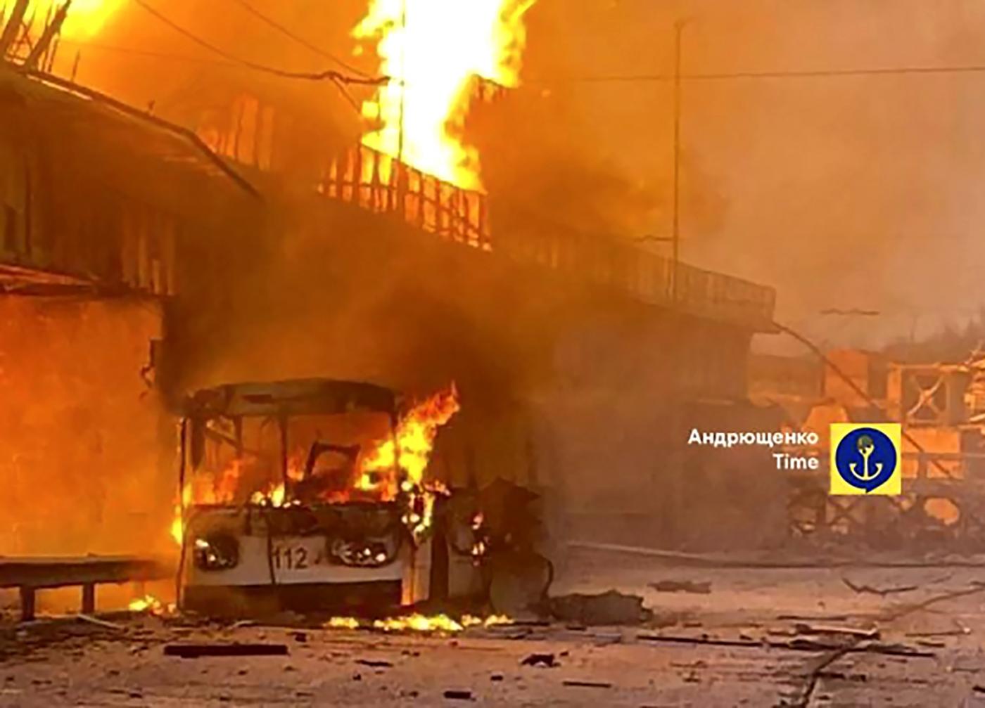 Ucraina, Mosca attacca le centrali elettriche: Zaporizhzhia “sull’orlo del blackout”