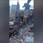 Ucraina, raid russi a Khmelnytskyi: 21enne estratta viva dalle macerie