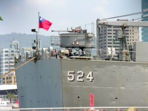 Taiwan, 36 aerei e 6 navi militari cinesi attorno all’isola