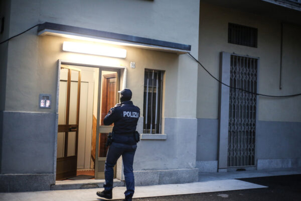 Torino, tentato femminicidio. Coltellate alla moglie in via Galluppi 25