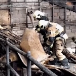 Mosca, vigili del fuoco sgomberano da detriti sala da concerto dell’attentato