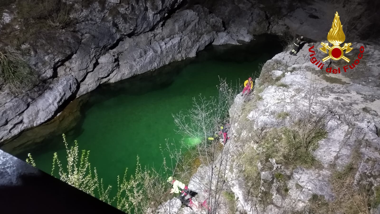 Vicenza, cade in acqua per recuperare un drone e muore