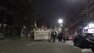 Milano, corteo contro azienda accusata di esportare armi in Israele