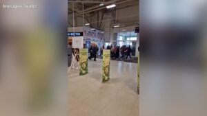 Russia, allarme bomba a San Pietroburgo: evacuato centro commerciale