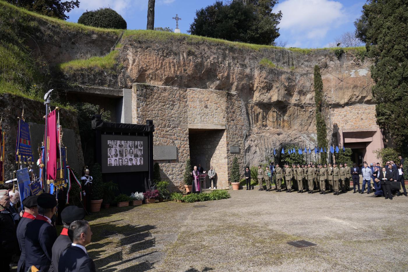 Fosse Ardeatine, 80 anni dall’eccidio. Meloni: “Terribile massacro nazista”