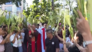 Filippine, in centinaia a processione per Domenica delle Palme