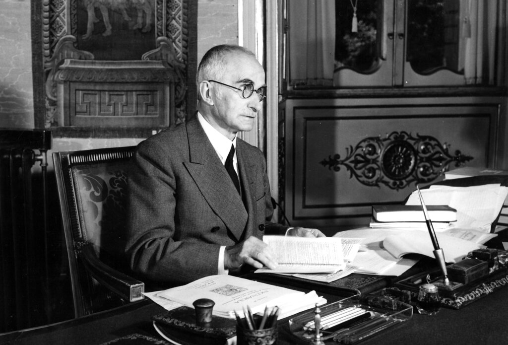 Luigi Einaudi, 150 anni dalla nascita. Mattarella: “Con lui si ritrovò dignità” Luigi Einaudi, 150 anni dalla nascita. Mattarella: “Con lui si ritrovò dignità”