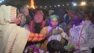 Pakistan, a Karachi lo spettacolo del Festival dei colori