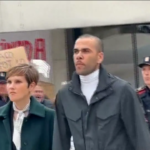 Dani Alves esce dal carcere dopo il pagamento della cauzione