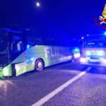 Incidente sull’A1, pullman si ribalta: un morto e sei feriti