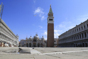 Venezia, bagagli abbandonati in piazza San Marco: rientra allarme bomba