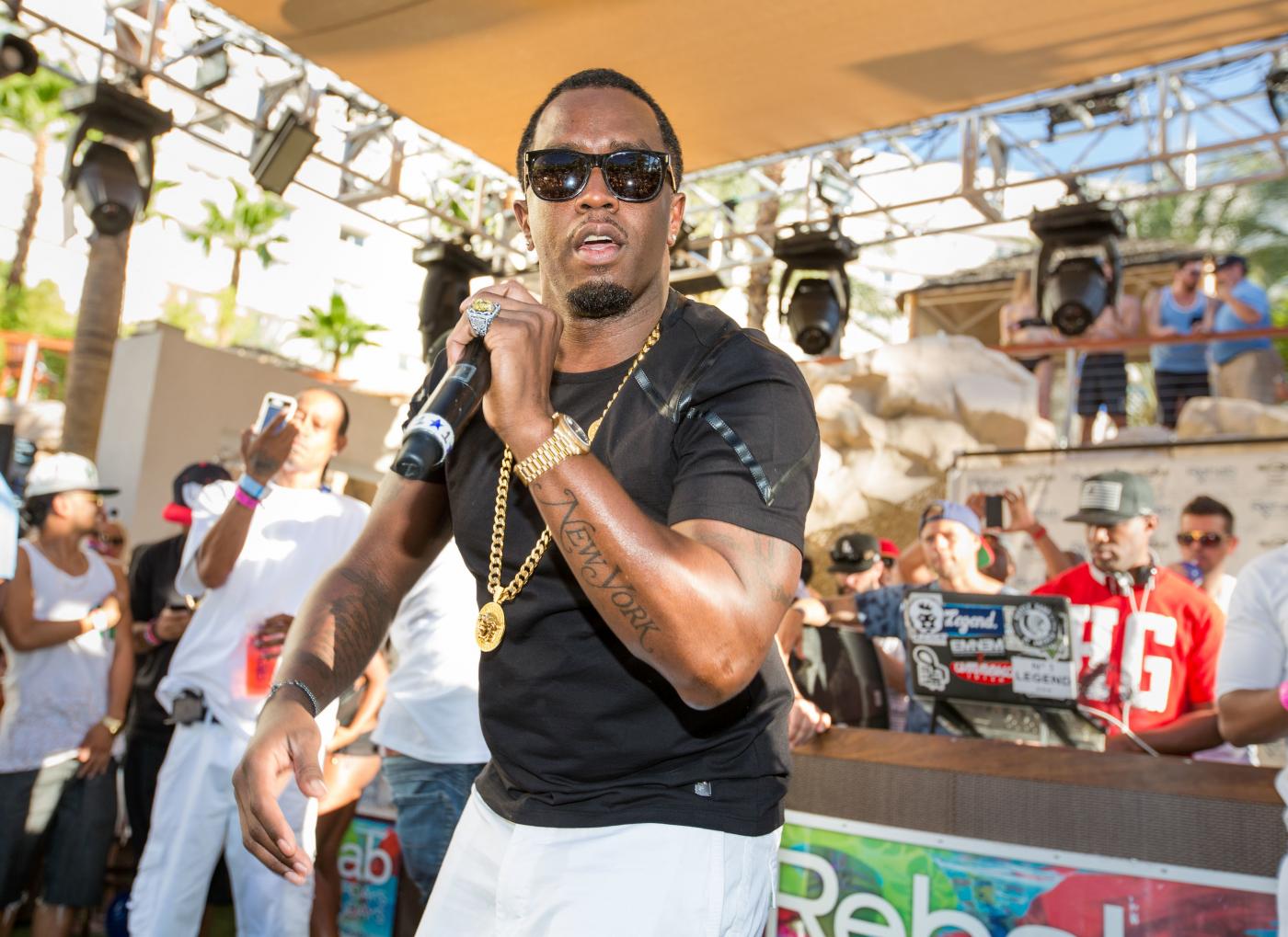 Puff Daddy, perquisizioni nelle sue case dopo accuse di stupro e violenze