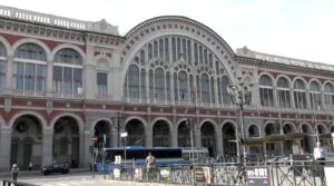Stazione Torino Porta Nuova, un minuto di silenzio per le vittime dell\'incidente ferroviario di Brandizzo