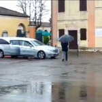 Saman Abbas, l’arrivo del feretro al cimitero di Novellara