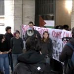 Roma, studenti pro Palestina respinti dalla polizia