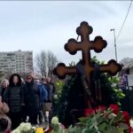 Navalny, commemorazione al cimitero di Borisovskoe: presente anche la madre