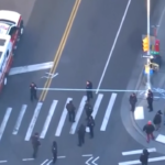 New York, poliziotto ucciso a posto di blocco nel Queens