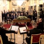 Pollini, aperta la camera ardente alla Scala