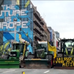 Agricoltori, nuova protesta trattori a Bruxelles